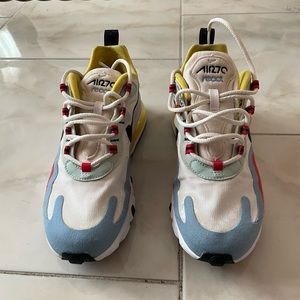 Nike Air Max 270 React. Size 6